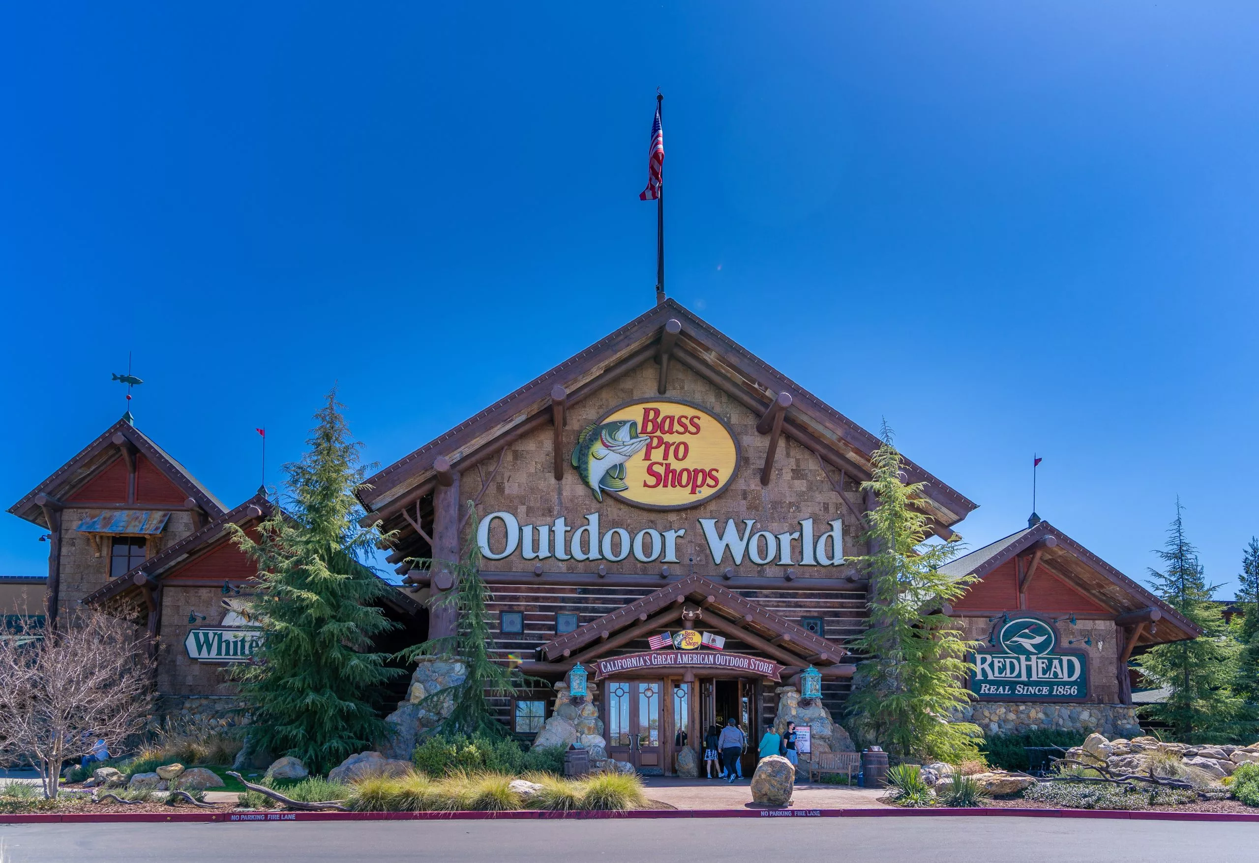 Man suing Bass Pro Shops over socks
