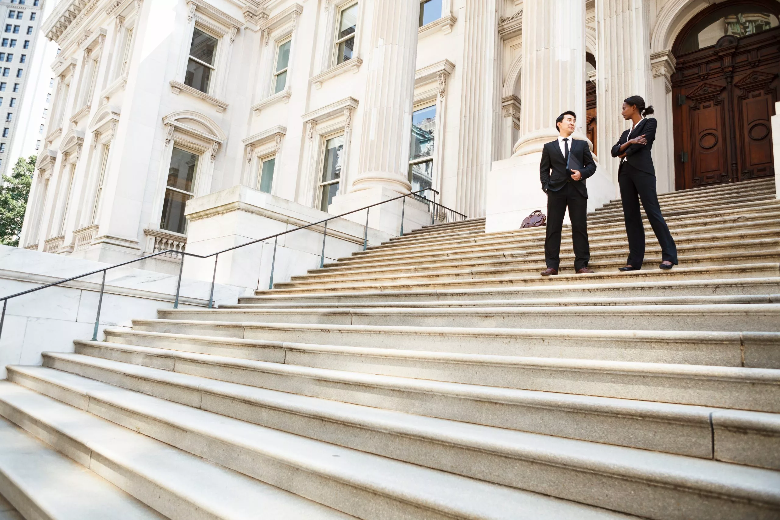 US Bank Sued Over Alleged Silencing of Unhappy Customers