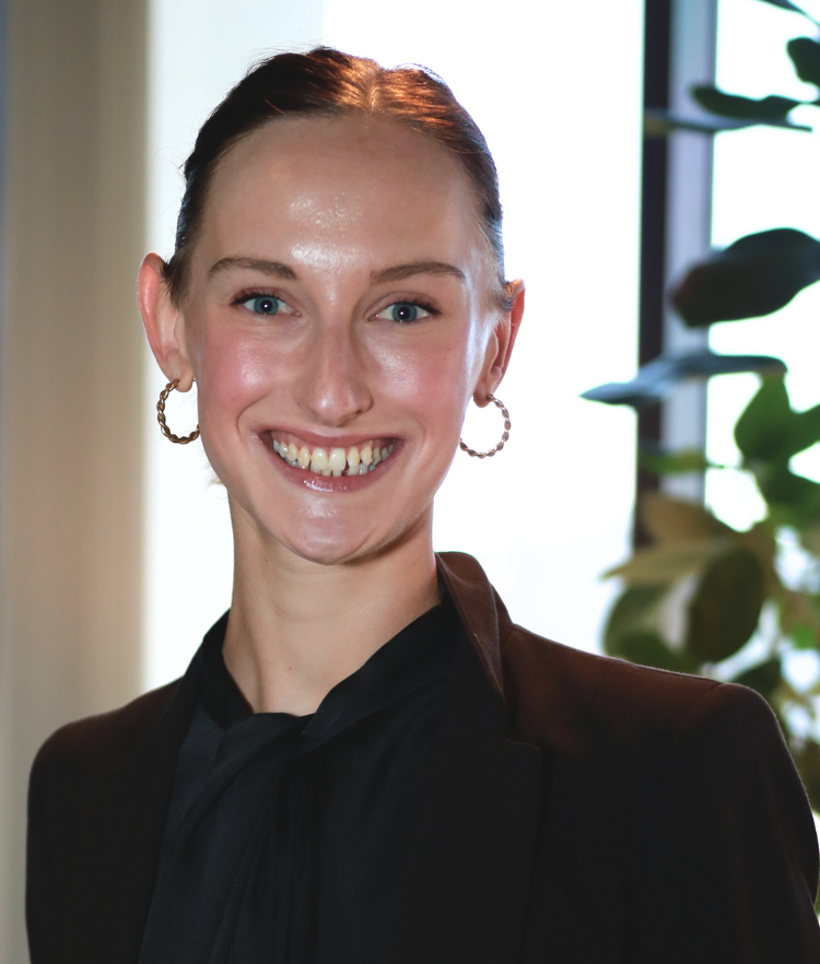 Raegan Wills, Singleton Schreiber Photo