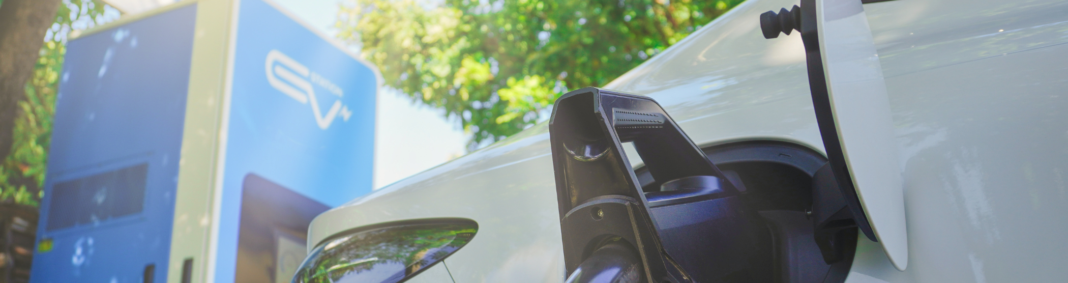 nissan leaf charging station