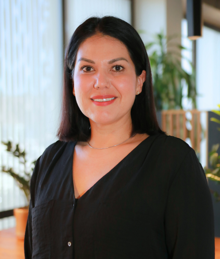 Mayra Puentes, Singleton Schreiber Photo